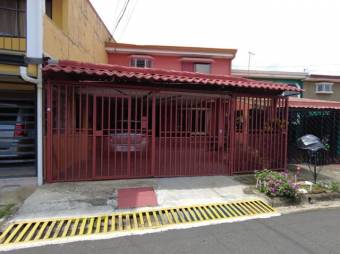 Se vende espaciosa casa en Ulloa de Heredia 25-496