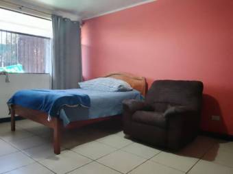 Se vende casa con apartamento en Merced San José 25-847