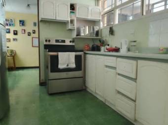 Se vende casa con apartamento en Merced San José 25-847