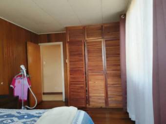 Se vende casa con apartamento en Merced San José 25-847