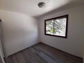 Se vende moderno apartamento en Santa Ana 25-853