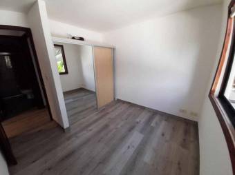 Se vende moderno apartamento en Santa Ana 25-853