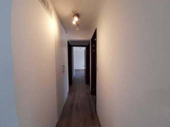 Se vende moderno apartamento en Santa Ana 25-853