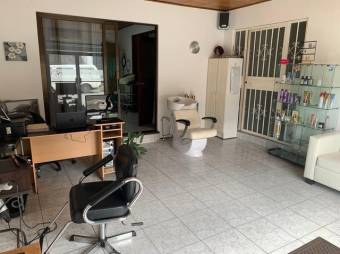 Se vende casa para inversión en Mercedes Heredia 23-1919