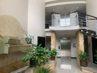 Venta de Apartamento en Uruca, Santa Ana. RAH 25-536