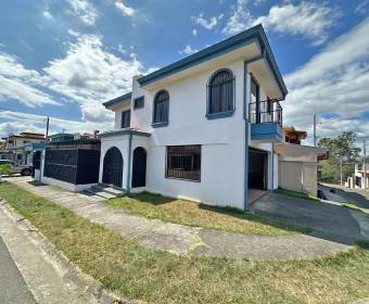 Casa a la venta en Residencial Cataluña en Desamparados de Alajuela.