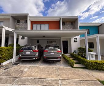 House for sale in Vista de las Flores condominium located in San Francisco de Heredia.