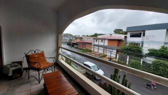 Se vende amplia y moderna casa con piscina en Freses Curridabat 25-914