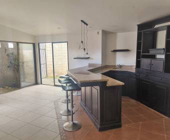 Casa a la venta en condominio Brisas del Este en Montes de Oca San José.