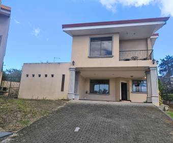 Casa a la venta en condominio Brisas del Este en Montes de Oca San José.