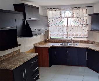 Casa a la venta en condominio Brisas del Este en Montes de Oca San José.