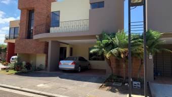 Se Vende Casa en La Ribera de Belén, Heredia