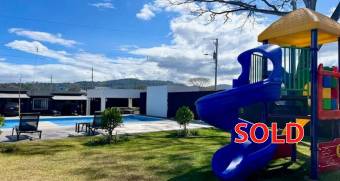 Santa Ana casa nueva en condominio venta $195.000 /Pozos