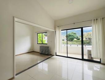 Alquiler de Apartamento en Condominio Avalon, Santa Ana. RAH 25-1229