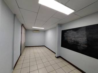 Se vende propiedad con 5 oficinas y uso de suelo comercial en Heredia Centro 24-1073