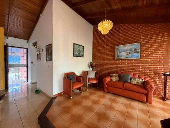 Venta de Casa en Mercedes, Heredia. RAH 25-1226