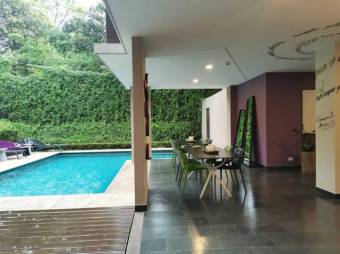 Se vende apartamento en condominio de Brasil Santa Ana 23-2339