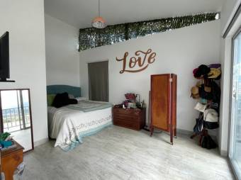 Se vende moderna casa en Altos de Carrizal Escazú 25-826