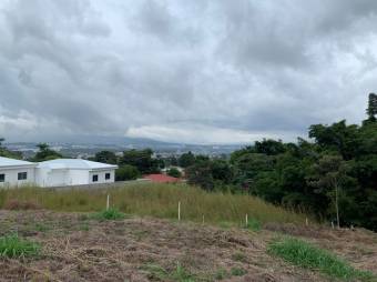 Se vende lote de 1,371m2 en Escazú Centro 24-410