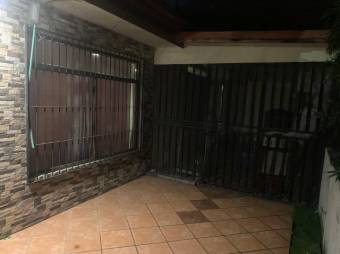 Se vende espaciosa casa en San Antonio de Escazú 25-1145