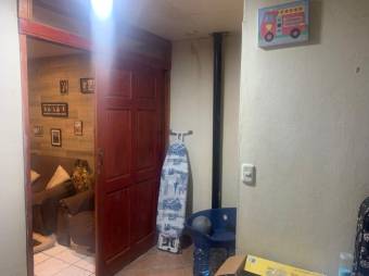 Se vende espaciosa casa en San Antonio de Escazú 25-1145