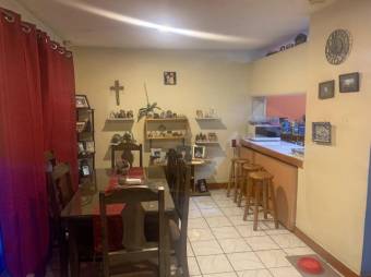 Se vende espaciosa casa en San Antonio de Escazú 25-1145