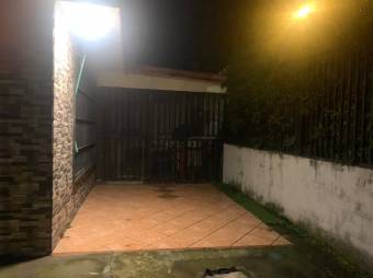 Se vende espaciosa casa en San Antonio de Escazú 25-1145