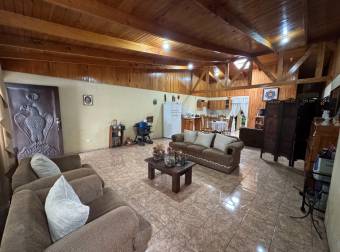 Venta de Casa en El Porvenir de Desamparados, San José. 