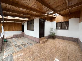 Venta de Casa en El Porvenir de Desamparados, San José. 