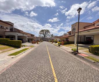 Casa a la venta en Santo Domingo de Heredia. Bien adjudicado bancario.