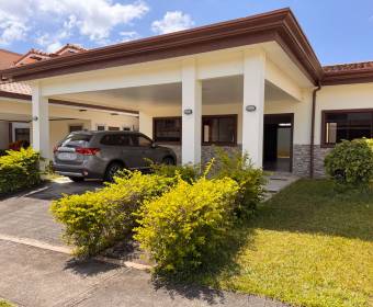 Casa a la venta en Santo Domingo de Heredia. Bien adjudicado bancario.