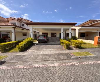 Casa a la venta en Santo Domingo de Heredia. Bien adjudicado bancario.