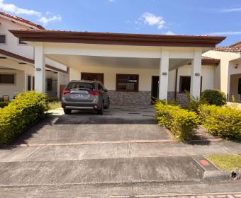 Casa a la venta en Santo Domingo de Heredia. Bien adjudicado bancario.