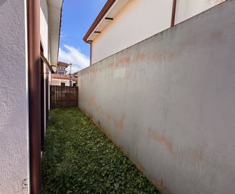 Casa a la venta en Santo Domingo de Heredia. Bien adjudicado bancario.