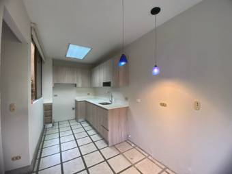 Se vende amplio apartamento en San Rafael Escazú 25-355