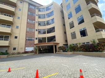 Se vende apartamento en condominio de San Rafael Escazú 24-420