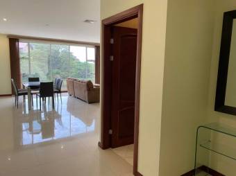 Se vende apartamento en condominio de San Rafael Escazú 24-420