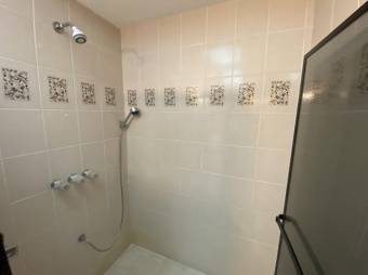 Se vende moderno apartamento en San Rafael Escazú 25-184