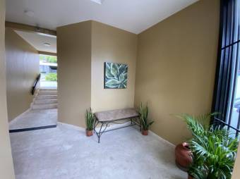 Se vende moderno apartamento en San Rafael Escazú 25-184