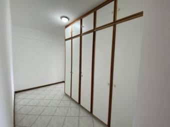 Se vende moderno apartamento en San Rafael Escazú 25-184