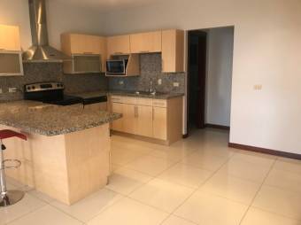 Se vende moderno apartamento en Escazú 25-696