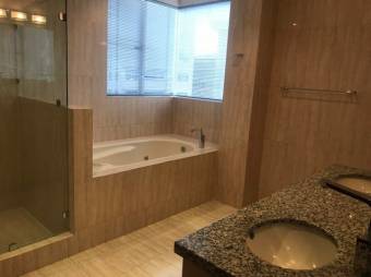 Se vende moderno apartamento en Escazú 25-696