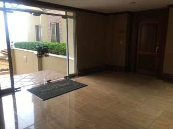 Se vende moderno apartamento en Escazú 25-696