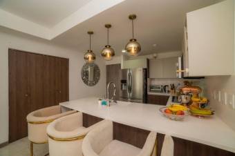 Se vende moderna casa en condominio de Escazú 25-846