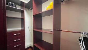 Se vende apartamento en condominio de San Rafael Escazú 25-934