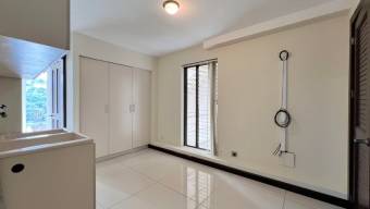 Se vende moderno apartamento en condominio de Escazú 25-1035