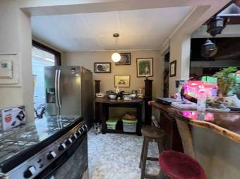 Se vende moderna casa en San Rafael de Escazú 25-41