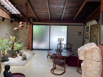 Se vende moderna casa en San Rafael de Escazú 25-41