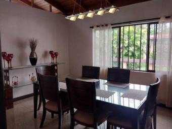 Se vende moderna casa en residencial de Escazú 25-173