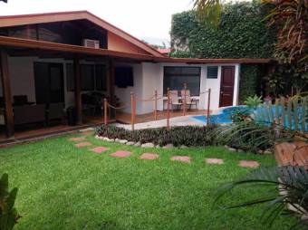 Se vende moderna casa en residencial de Escazú 25-173